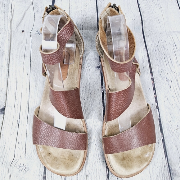 GEE WAWA ANTHROPOLOGIE | leather gladiator strappy open toe flat sandals - Picture 4 of 9